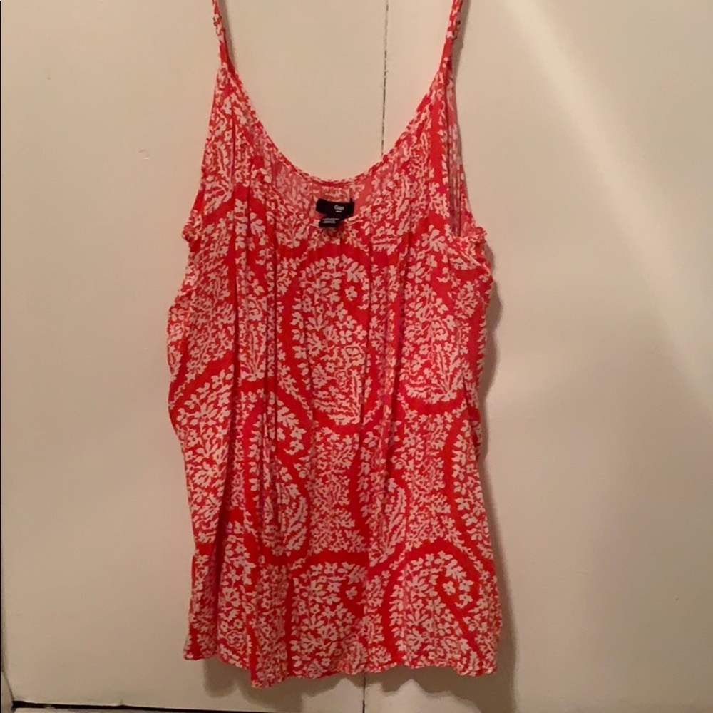 Gap flowy red and white tank top